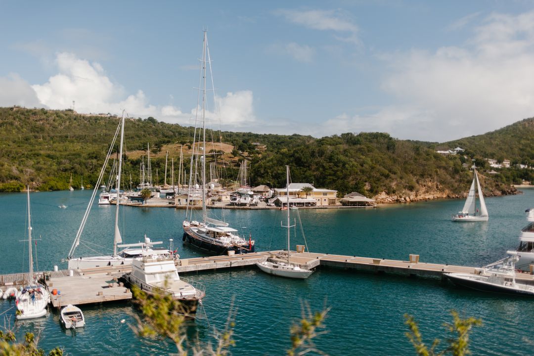 Luka s jahtama, Antigva – Antigva i Barbuda