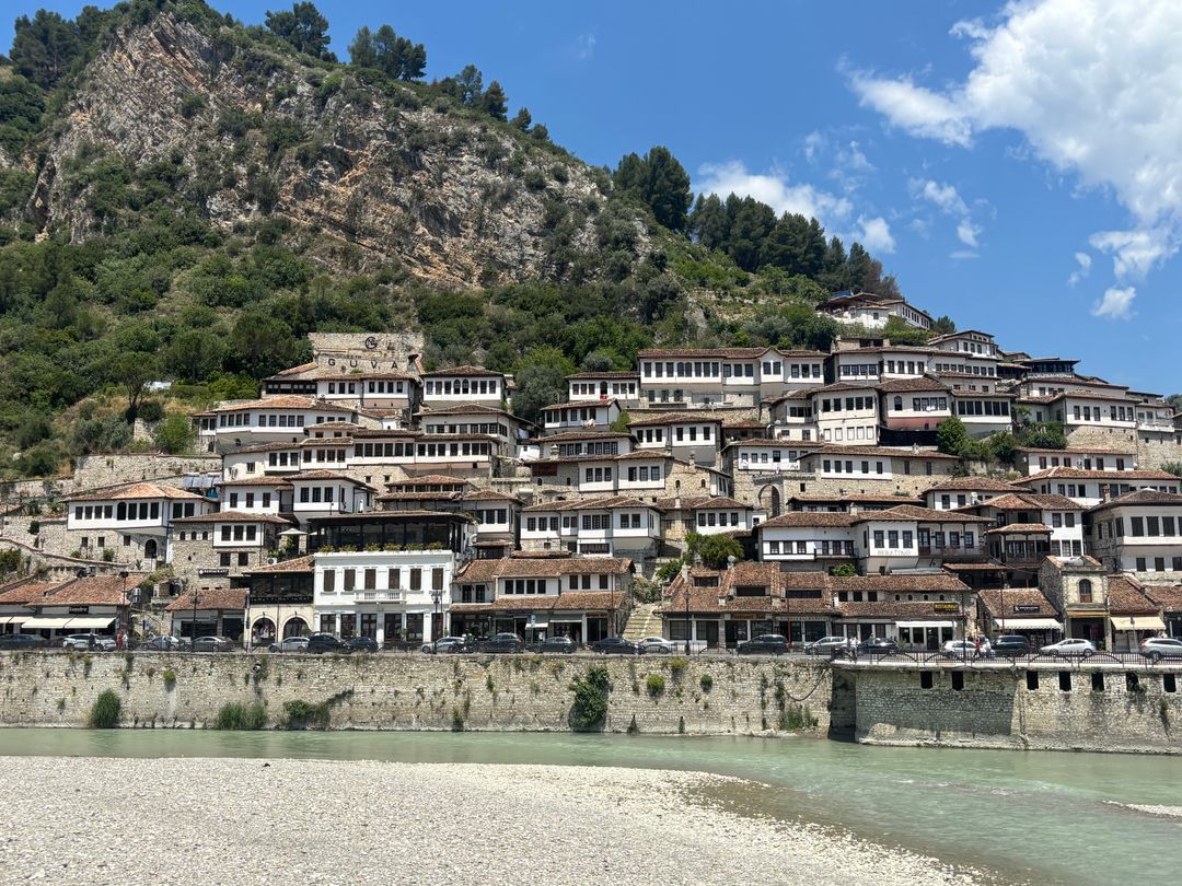 Berat, grad hiljadu prozora – Albanija