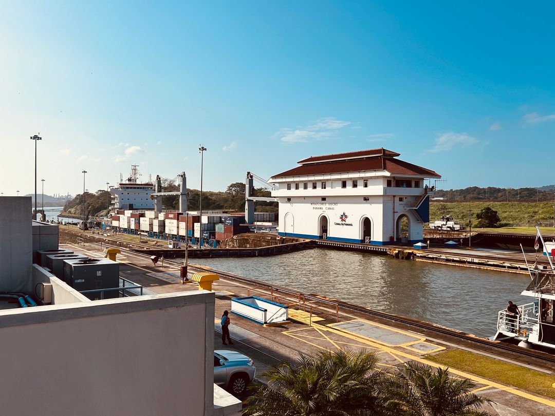 Panamski kanal, ustave Miraflores – Panama